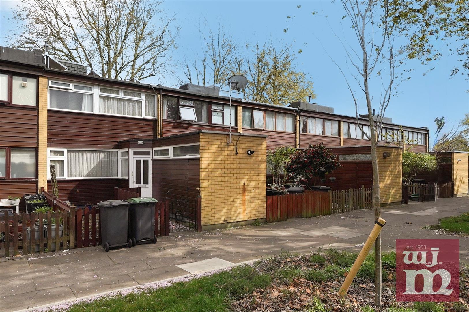 3 bed property in Partridge Way, Bowes Park